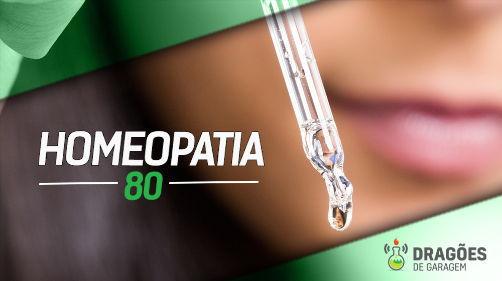 Vitrine com pesquisadora usando conta-gotas