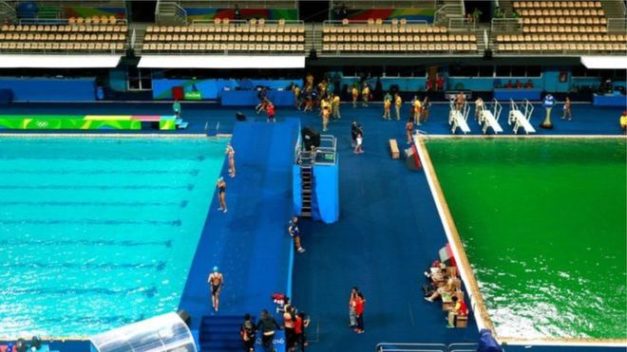 O estranho caso da piscina olímpica verde